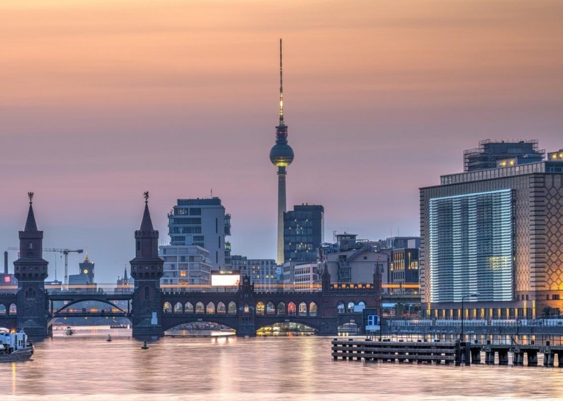  elxeneize // Shutterstock 