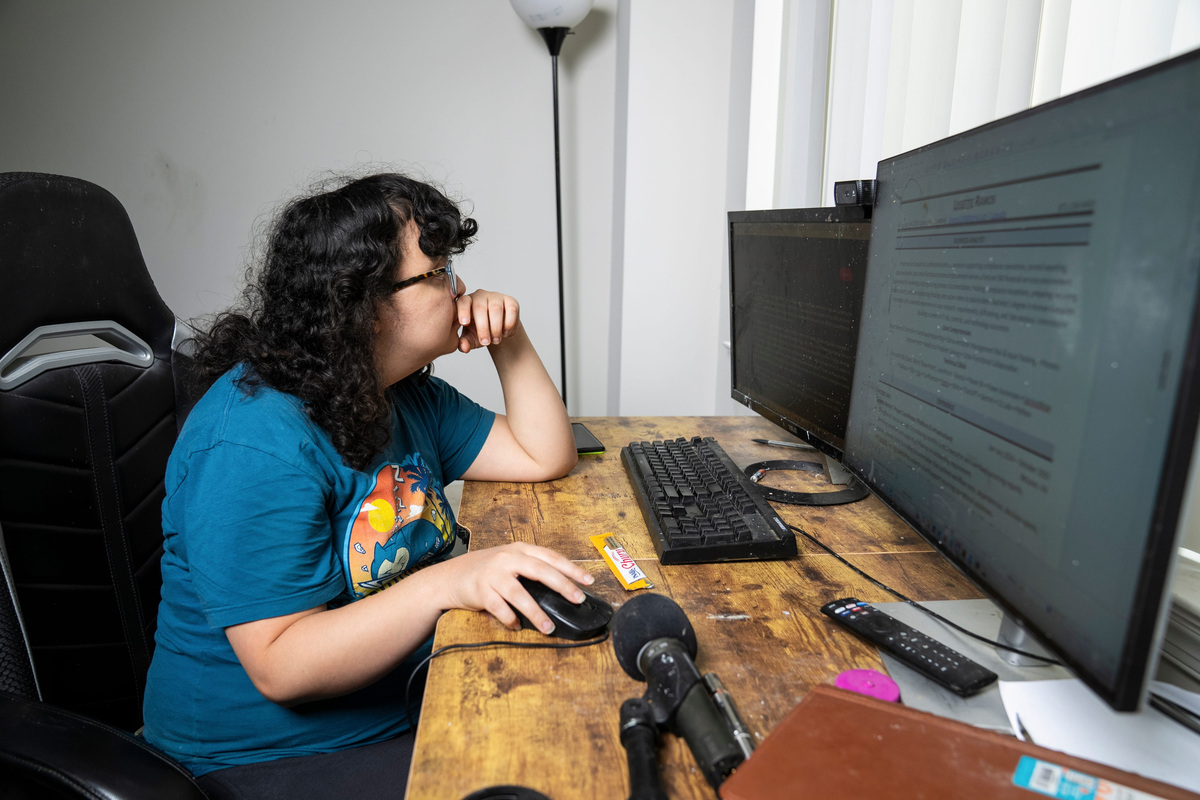 'I need a job to save my life': Inside the desperate hunt for work in ...