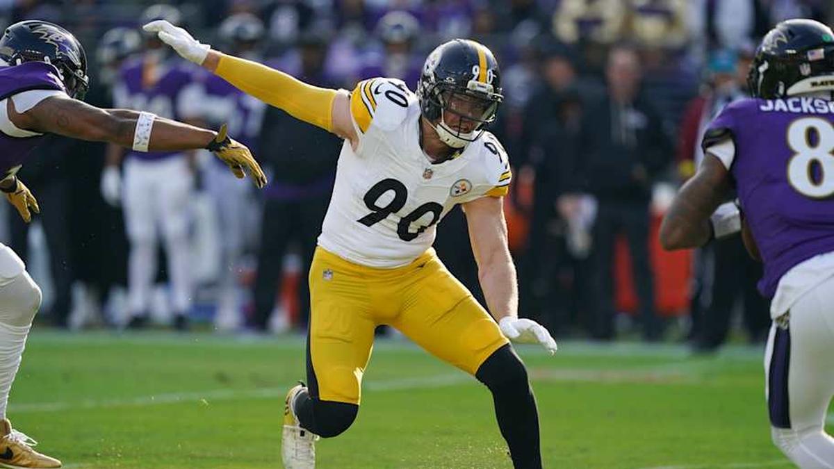  Dec 7, 2025; Baltimore, Maryland, USA; Pittsburgh Steelers linebacker T.J. Watt (90) chases down Baltimore Ravens quarterback Lamar Jackson (8) during the first half at M&T Bank Stadium. Mandatory Credit: Mitch Stringer-Imagn Images | Mitch Stringer-Imagn Images 