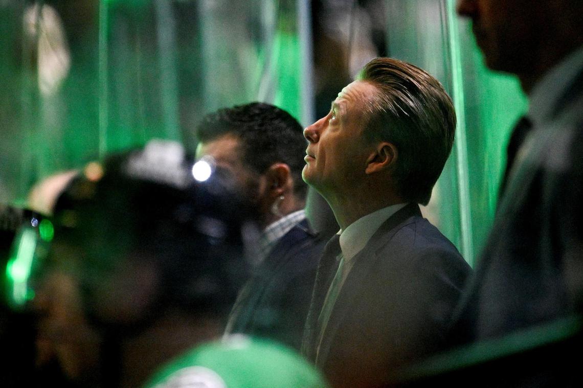  Dallas Stars' Glen Gulutzan Faces His Biggest Challenge Yet 