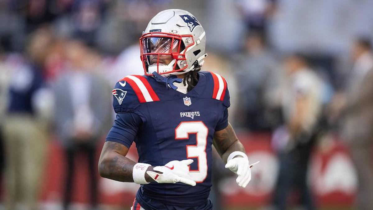  Dec 15, 2024; Glendale, Arizona, USA; New England Patriots wide receiver DeMario Douglas (3) against the Arizona Cardinals at State Farm Stadium. Mandatory Credit: Mark J. Rebilas-Imagn Images | Mark J. Rebilas-Imagn Images 