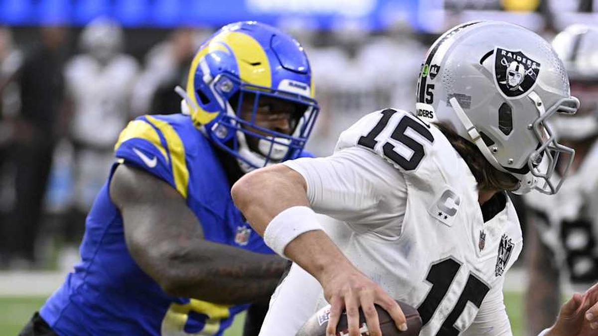  Oct 20, 2024; Inglewood, California, USA; Las Vegas Raiders quarterback Gardner Minshew (15) scrambles away from Los Angeles Rams linebacker Jared Verse (8) in the second half at SoFi Stadium. Mandatory Credit: Alex Gallardo-Imagn Images | Alex Gallardo-Imagn Images 
