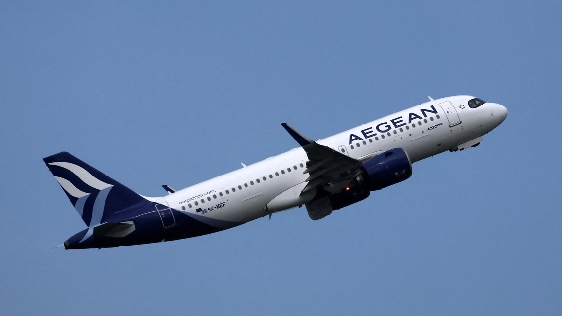 Airlines resume some Middle East flights but disruption continues 