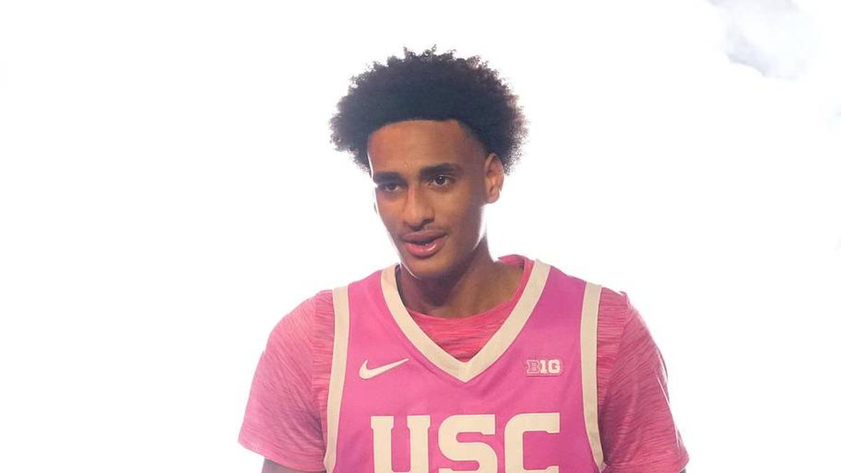  Jan 21, 2026; Los Angeles, California, USA; Southern California Trojans guard Alijah Arenas (0) enters the court before the game against the Northwestern Wildcats at Galen Center. Mandatory Credit: Kirby Lee-Imagn Images | Kirby Lee-Imagn Images 