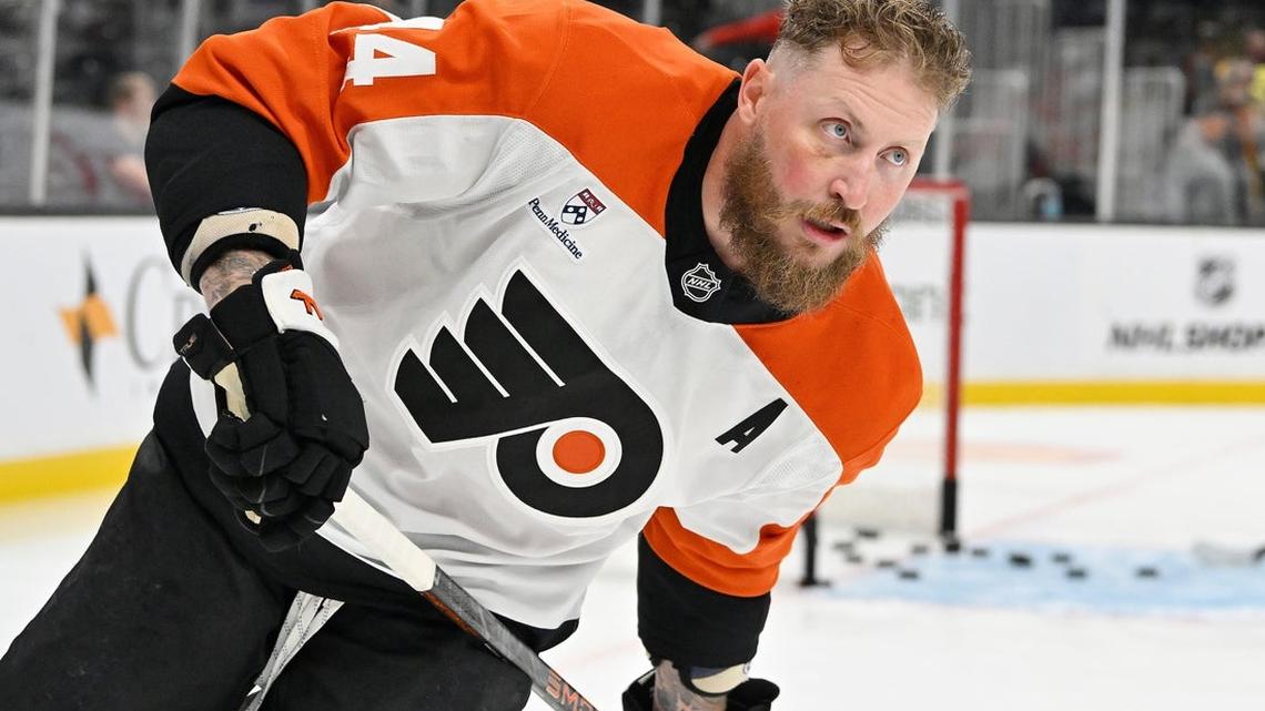 Canes acquire F Nicolas Deslauriers from Flyers 