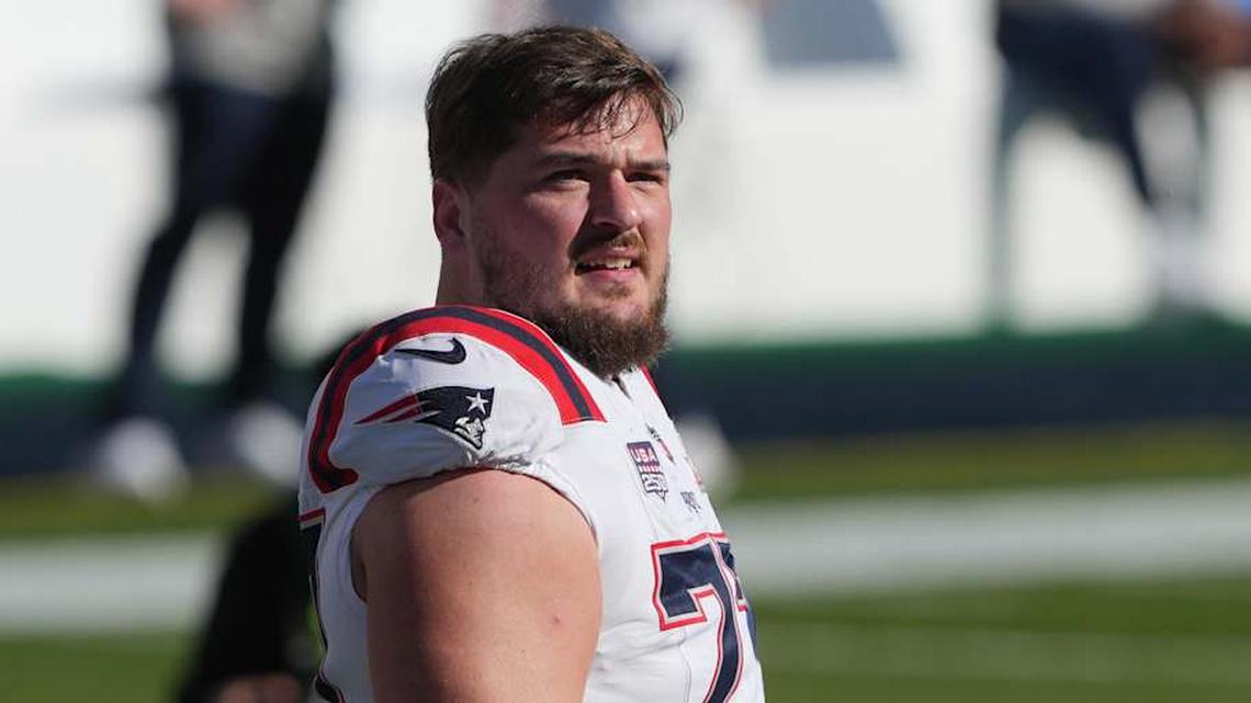  Feb 8, 2026; Santa Clara, CA, USA; New England Patriots guard Ben Brown (77) before Super Bowl LX against the Seattle Seahawks at Levi's Stadium. Mandatory Credit: Darren Yamashita-Imagn Images | Darren Yamashita-Imagn Images 