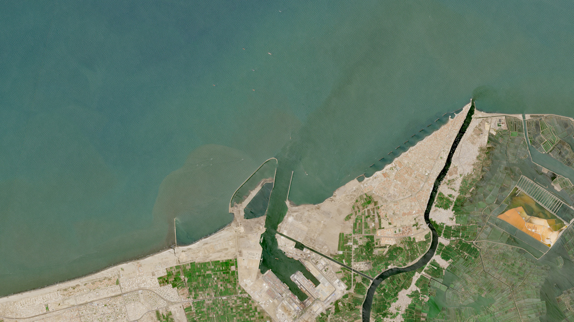 Analysis-Drone strike in Egypt sparks security concerns about Suez oil exports 