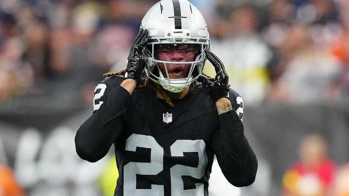  Sep 28, 2025; Paradise, Nevada, USA; Las Vegas Raiders cornerback Eric Stokes (22) celebrates during the second half against the Chicago Bears at Allegiant Stadium. Mandatory Credit: Stephen R. Sylvanie-Imagn Images | Stephen R. Sylvanie-Imagn Images 