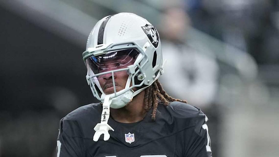  Dec 28, 2025; Paradise, Nevada, USA; Las Vegas Raiders wide receiver Dont'e Thornton Jr. (10) warms up before the game against the New York Giants at Allegiant Stadium. Mandatory Credit: Kirby Lee-Imagn Images | Kirby Lee-Imagn Images 