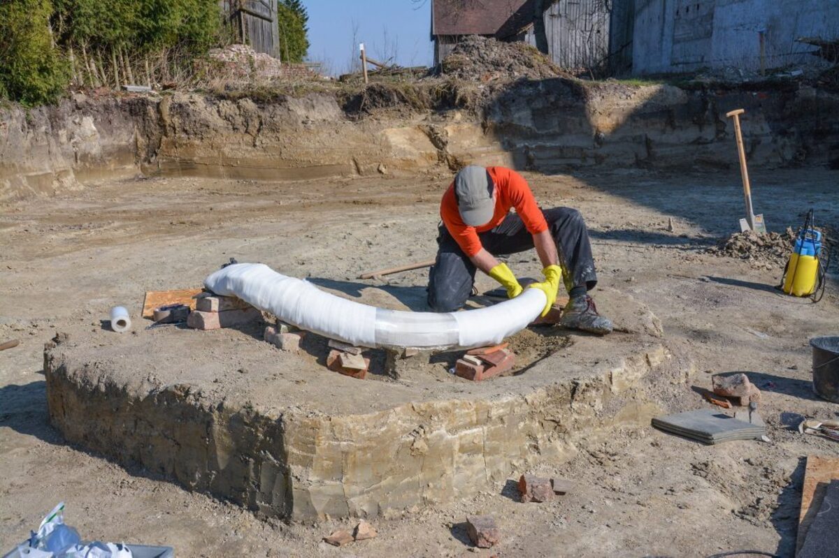  A staff member of the Bavarian State Office for the Preservation of Historical Monuments (BLfD) recovering the mammoth's tusk. (BLfD via SWNS) 