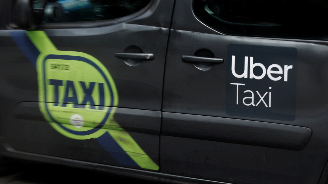 Uber wins bid to throw out UK mass lawsuit by black cab drivers 
