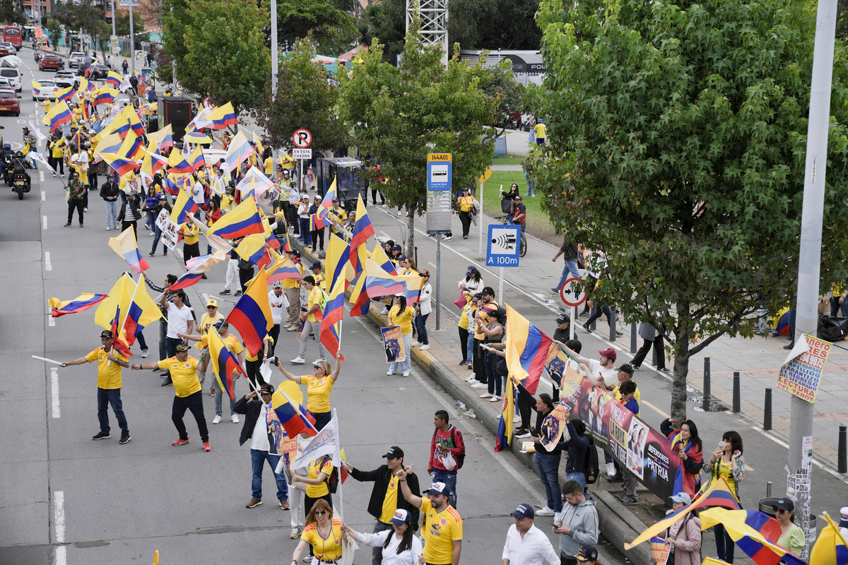Supporters of Colombian presidential candidate Abelardo De La Espriella of the political movement Defenders of the Homeland, gather to campaign, ahead of the runoff election in Bogota, Colombia, June 6, 2026. REUTERS/Nathalia Angarita