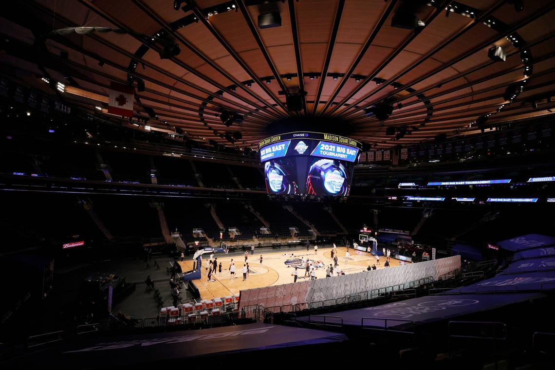  NEW YORK, NEW YORK - MARCH 10: A general view of the arena as players from the Marquette Golden Eagles and the Georgetown Hoyas warmup before their first round game of the Big East Men's Basketball Tournament at Madison Square Garden on March 10, 2021 in New York City. (Photo by Sarah Stier/Getty Images) 