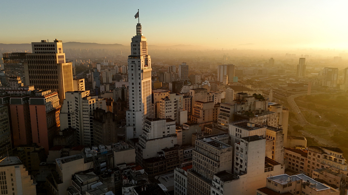 Perfil de deuda Brasil se deteriora mientras proporción de deuda a tipo variable alcanza un máximo 