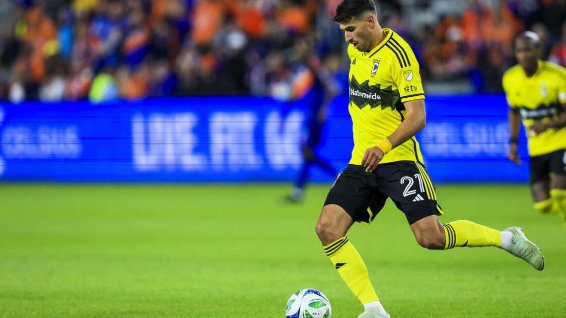 LAFC acquire D Yevhen Cheberko from Crew 