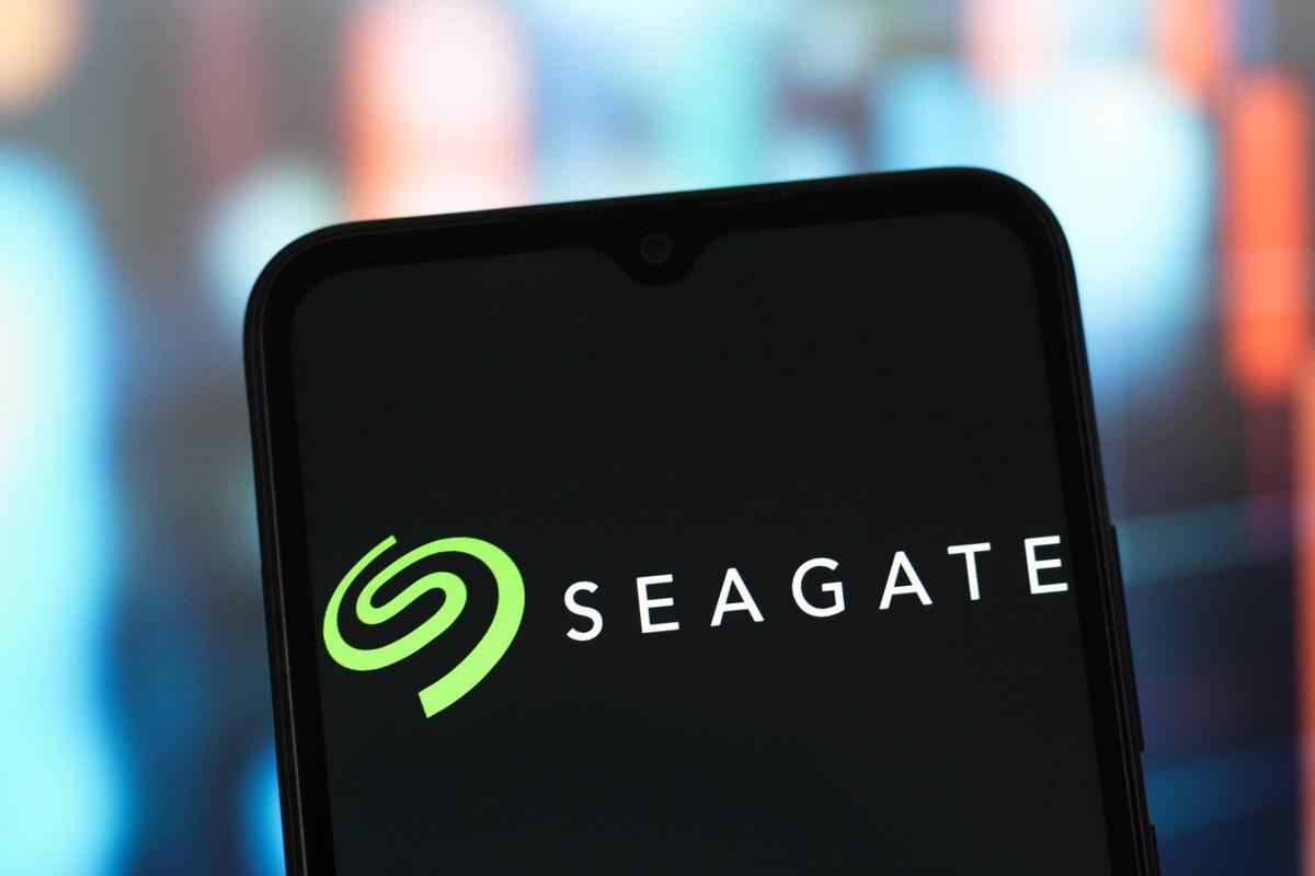  Dave Mosley's warning that new factories "would just take too long" underscores Wall Street's unease over whether AI storage demand is outrunning supply. 