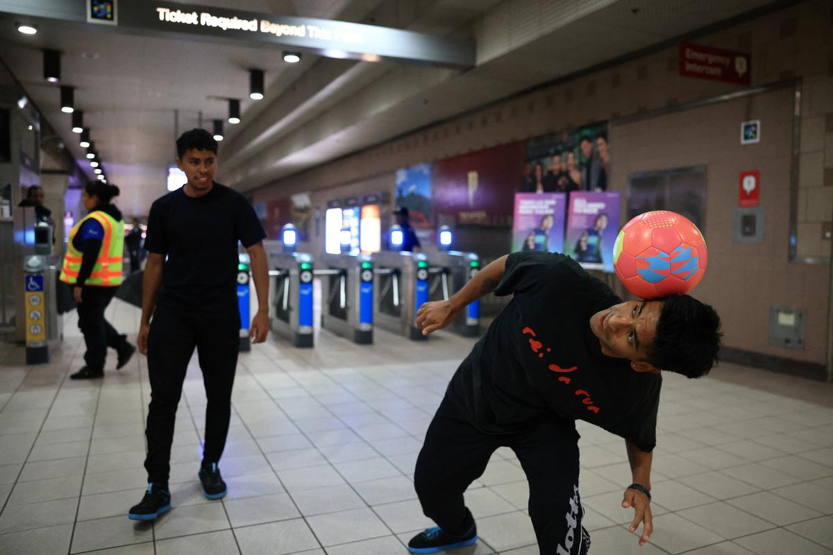 Freestyle soccer performer Alex Mendoza entertains travelers as LA Metro launches contactless credit and debit card fare payment and the LA Metro mobile app ahead of the FIFA World Cup, at Union Station in Los Angeles, California, U.S., May 28, 2026. REUTERS/David Swanson