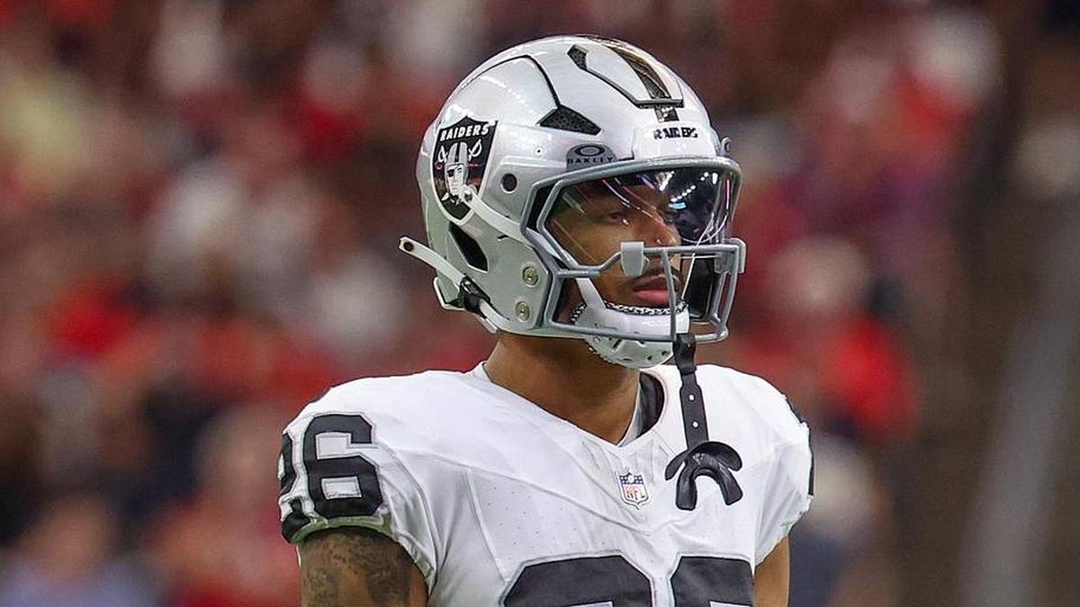  Dec 21, 2025; Houston, Texas, USA; Las Vegas Raiders cornerback Darien Porter (26) during a television timeout against the Houston Texans in the first quarter at NRG Stadium. Mandatory Credit: Thomas Shea-Imagn Images | Thomas Shea-Imagn Images 