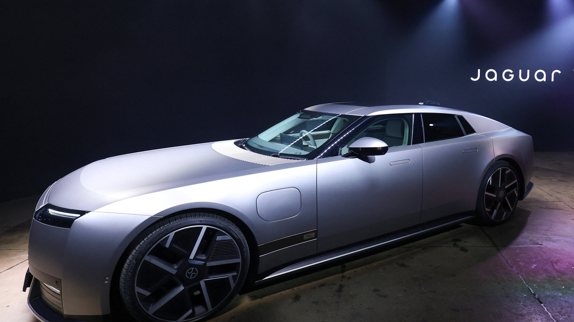 Jaguar unveils electric car in gamble on US tech millionaires 