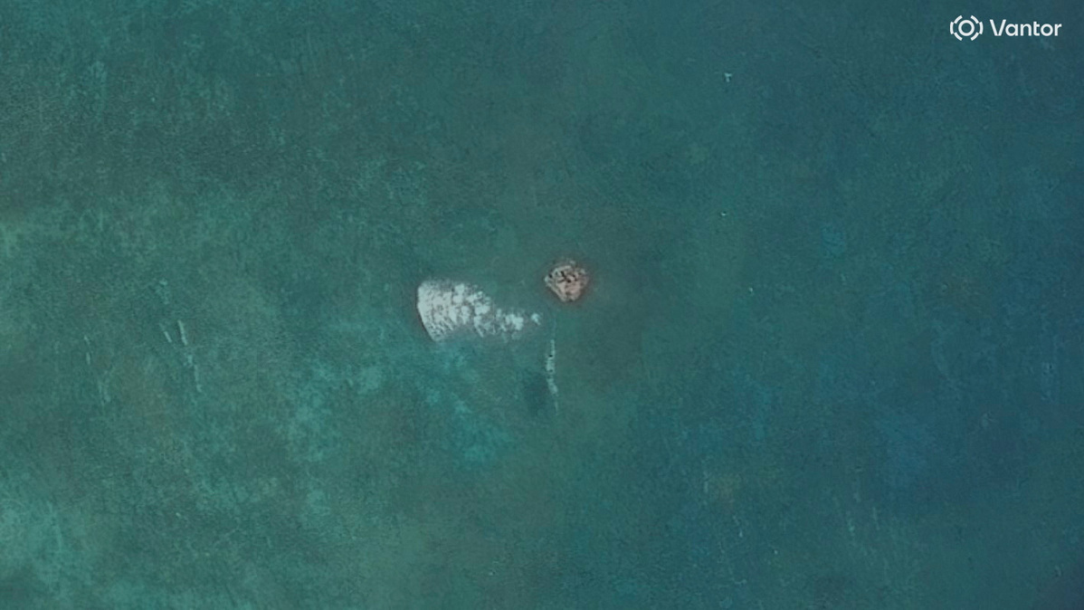A satellite image shows a possible raft at the opening to Scarborough Shoal, in the South China Sea, May 30, 2026. Vantor/Handout via REUTERS    THIS IMAGE HAS BEEN SUPPLIED BY A THIRD PARTY. NO RESALES. NO ARCHIVES. MANDATORY CREDIT. DO NOT OBSCURE LOGO.
