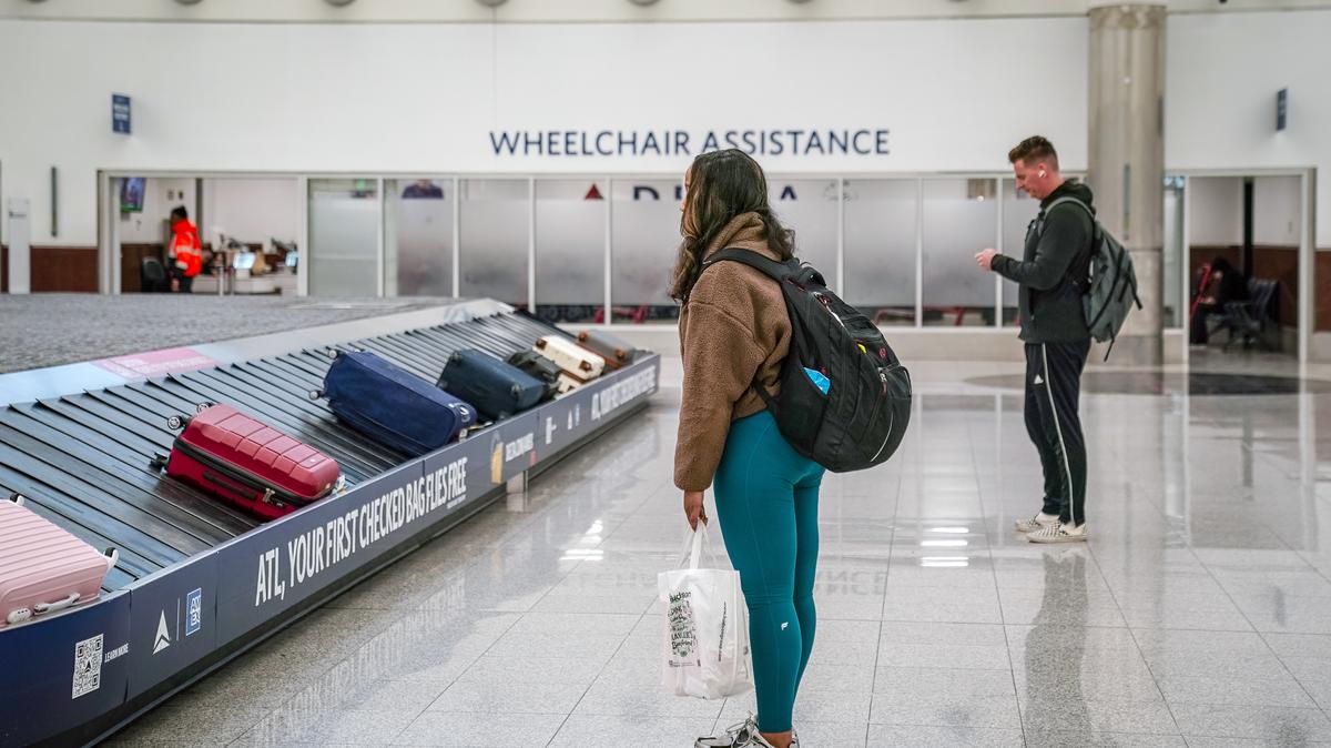 Passengers are seen in the Delta Air Lines baggage claim area at Hartsfield-Jackson Atlanta International Airport on Jan. 25, 2026, in Atlanta, United States. A massive winter storm is bringing frigid temperatures, ice, and snow to nearly 200 million Americans. (Elijah Nouvelage/Getty Images/TNS)