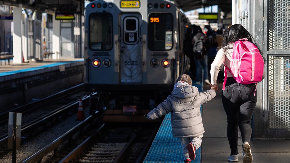 People run to catch the CTA's Yellow Line "L" train after it arrives at the Howard Street station in Chicago's Rogers Park neighborhood on Nov. 1, 2024. Several Chicago Transit Authority train lines were down Thursday evening, April 23, 2026, after a Yellow Line train derailed as it approached the Howard Station on the city’s Far North Side, according to the city agency. (Tess Crowley/Chicago Tribune/TNS)