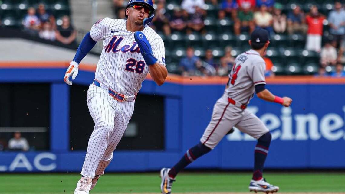 Mets squeeze by Braves in opener of DH