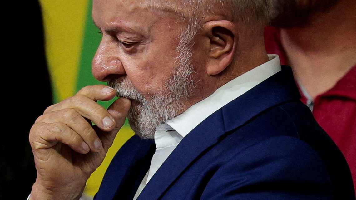 Lula campaign scrambles to rebrand before Brazil runoff 