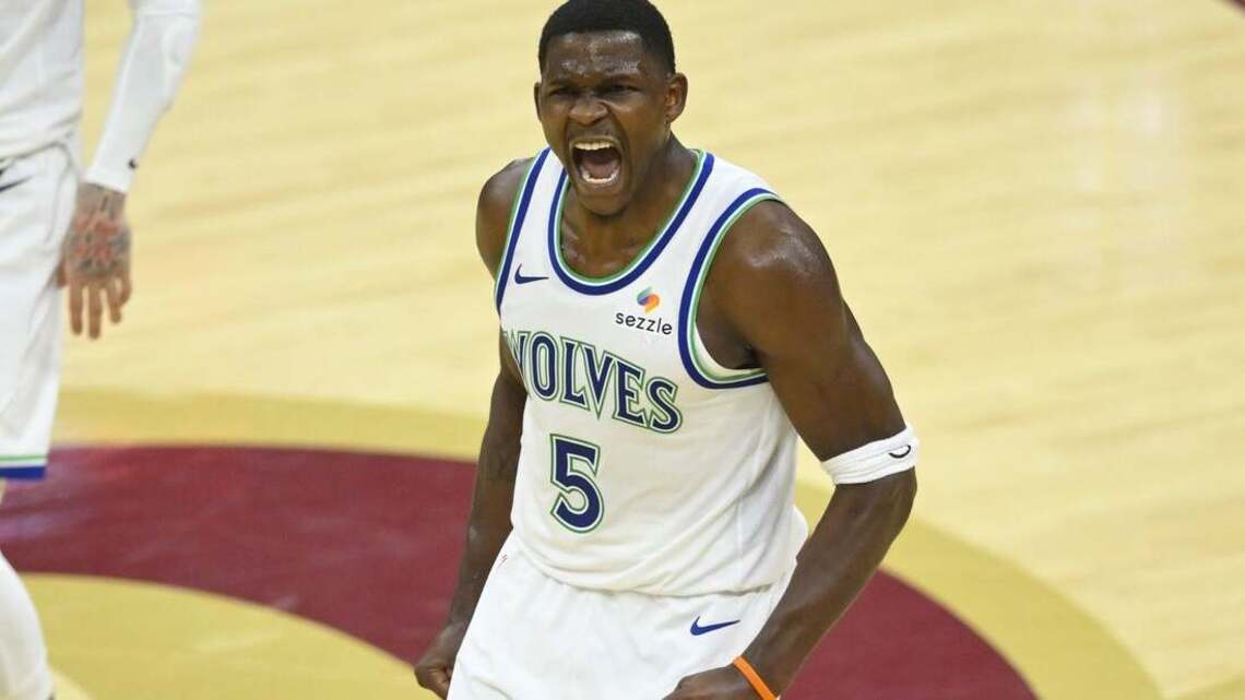 Wolves prez: Anthony Edwards will be ‘good as new' after knee procedure	 