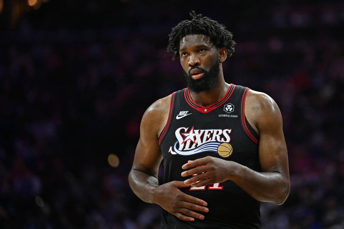  Philadelphia 76ers center Joel Embiid (21) © Eric Hartline-Imagn Images