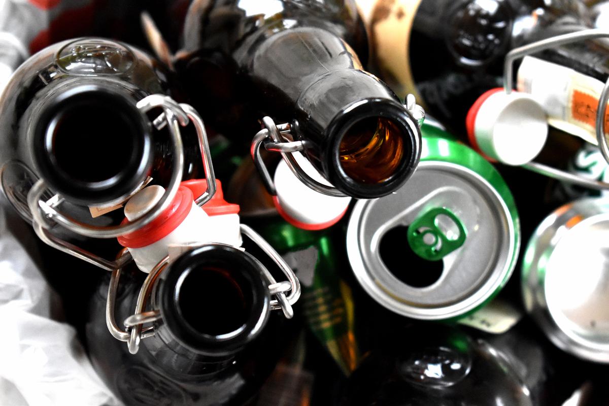 Driving while drinking alcoholic beverages is illegal in California.