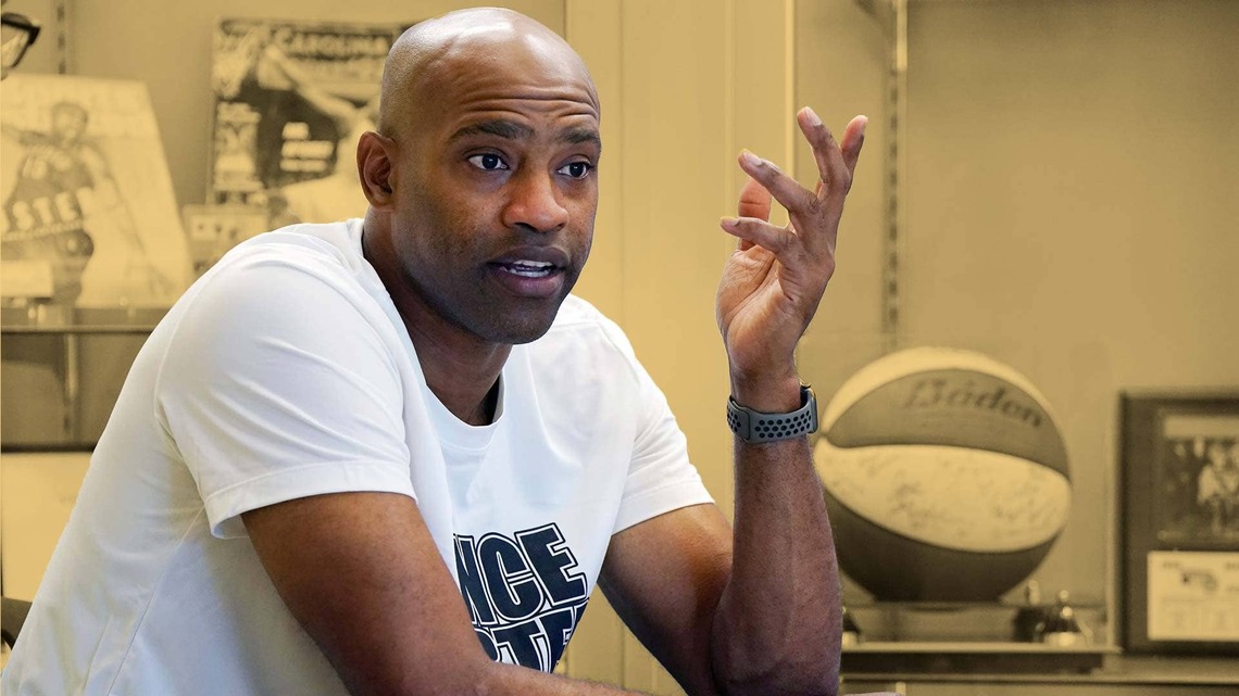 Vince Carter called out modern NBA players for checking social media at halftime instead of watching film 