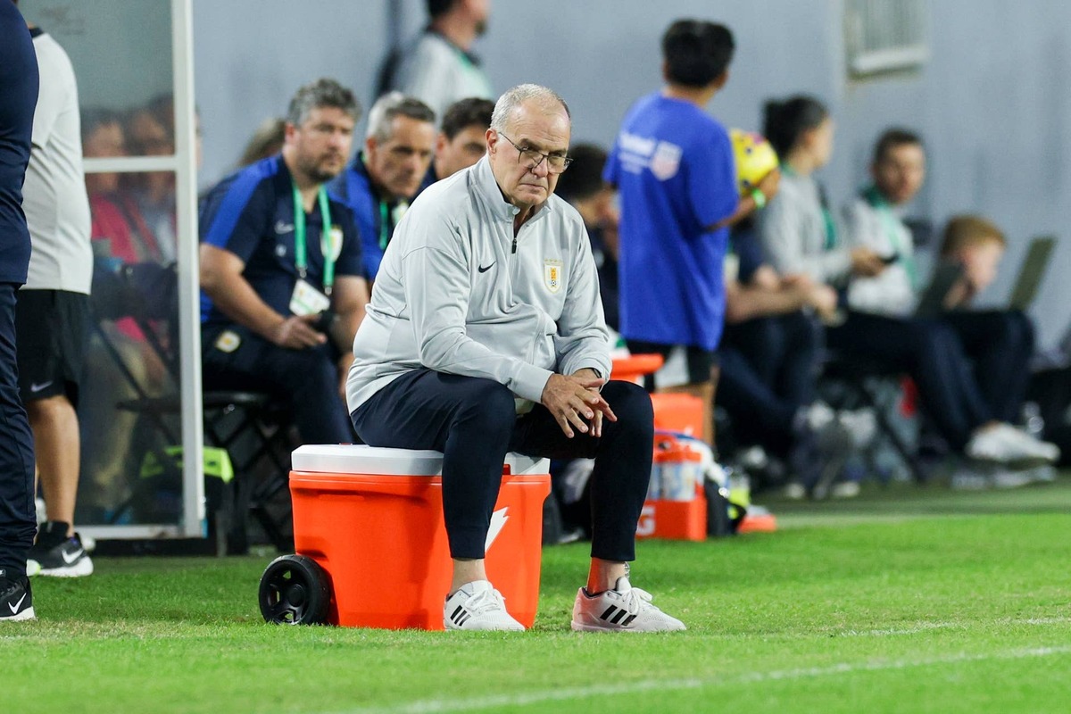  Uruguay head coach Marcelo Bielsa looks on against United States during an international friendly. IMAGN IMAGES via Reuters Connect
