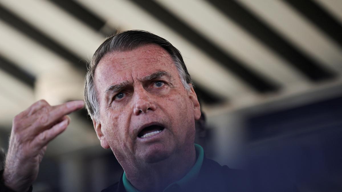 Former Brazilian President Jair Bolsonaro speaks to the media at the Federal Senate in Brasilia, Brazil July 17, 2025. REUTERS/Adriano Machado