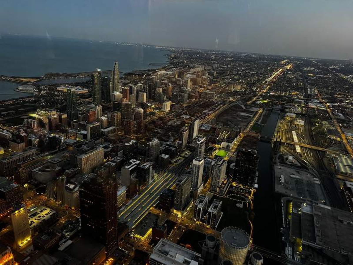  Chicago begins to glow as the city lights twinkle below Skydeck Chicago at Willis Tower, definitely worth the trip. Photo credit: Emily Molina 