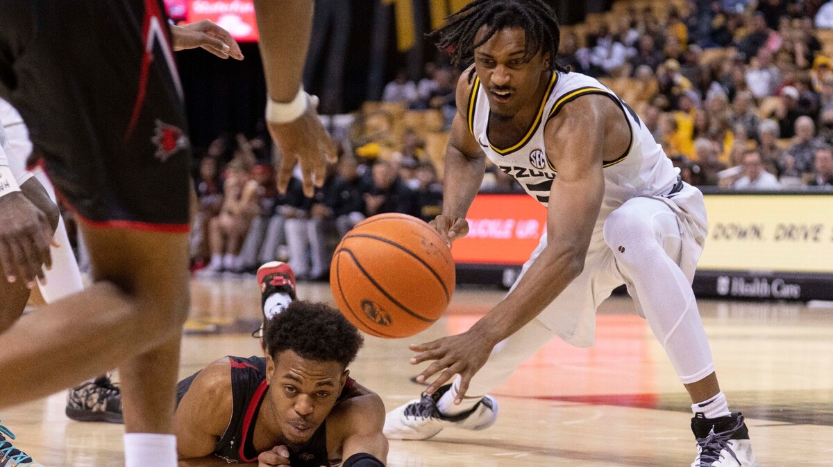 Missouri’s Aidan Shaw, right, and Southeast Missouri State’s Aquan Smart, left, battle for a loose ball during the first half of an NCAA college basketball game Sunday, Dec. 4, 2022, in Columbia, Mo. (AP Photo/L.G. Patterson)