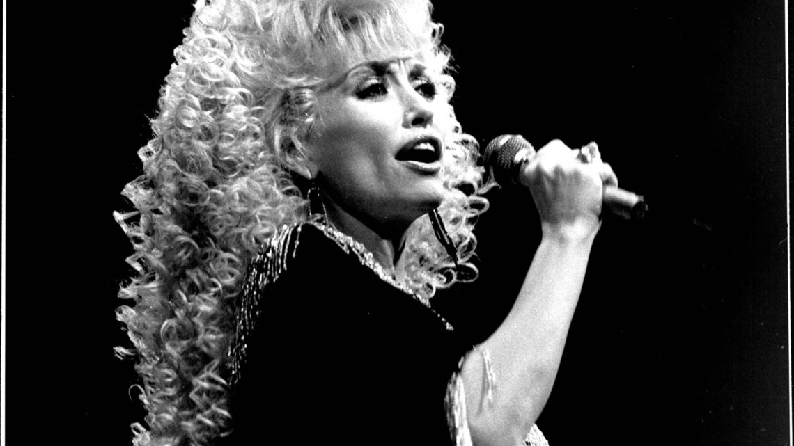 1969 No. 1 Hit, Reimagined by Dolly Parton 18 Years Later, Is Still an Unforgettable Cover 