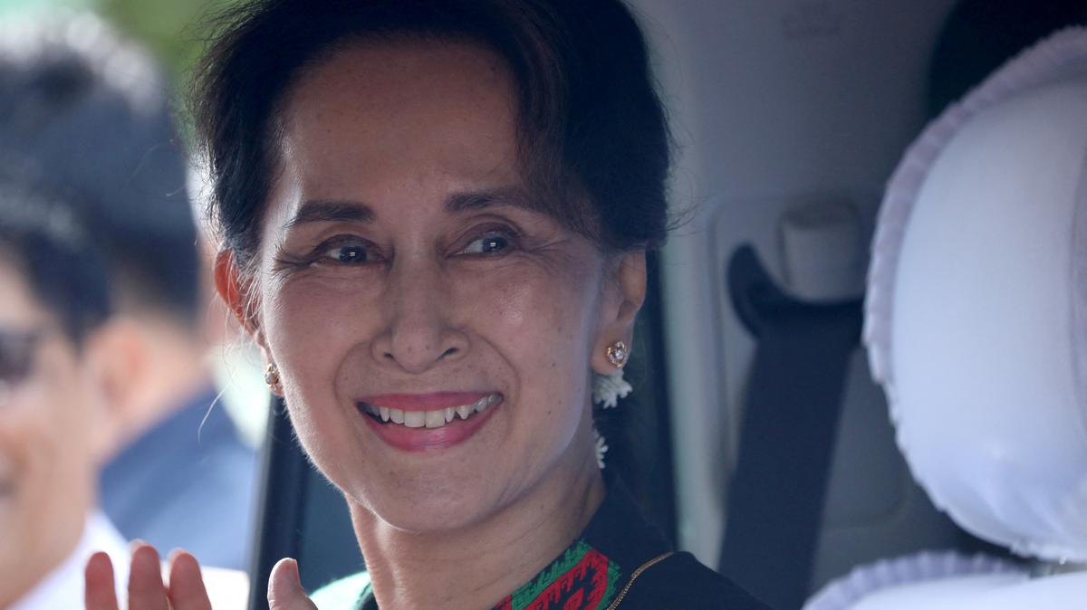 FILE PHOTO: Myanmar's State Counsellor Aung San Suu Kyi arrives at a school in Kawhmu, Yangon, Myanmar, July 18, 2019. REUTERS/Ann Wang/File Photo