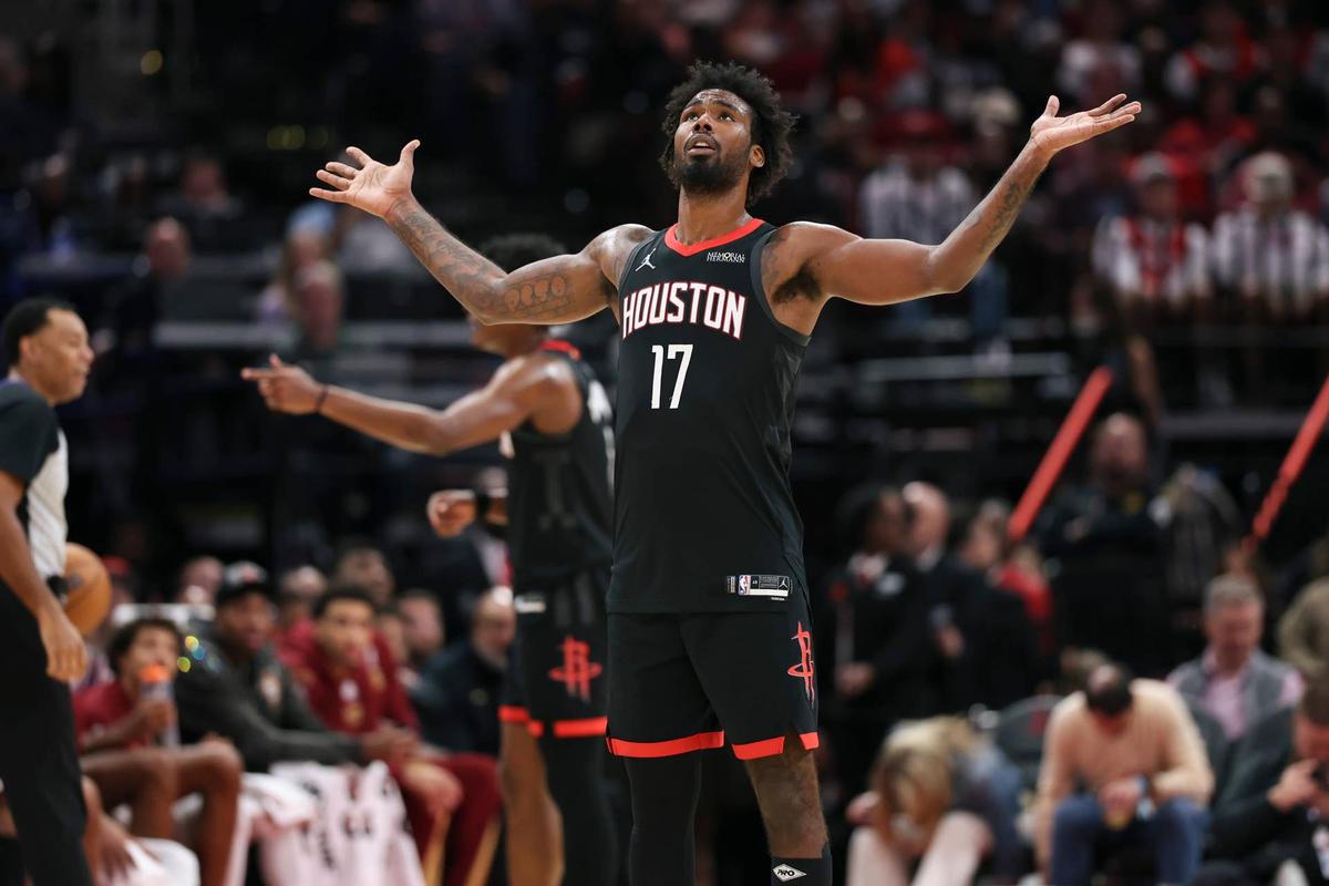  Tari Eason produces strong multi-category rates but still remains capped by Houston's crowded frontcourt rotation. Troy Taormina-Imagn Images