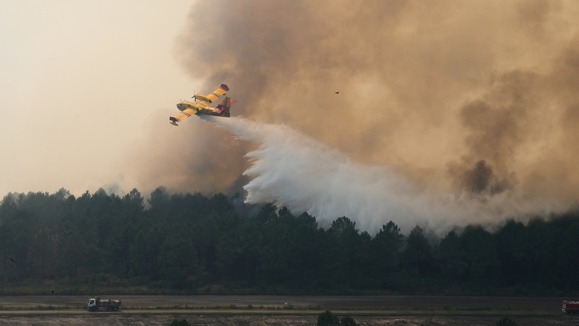 Fire crews keep blazes near Bordeaux under control as heatwave picks up 