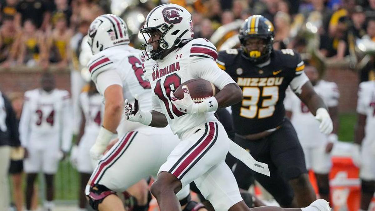  Sep 20, 2025; Columbia, Missouri, USA; South Carolina Gamecocks wide receiver Brian Rowe Jr. (18) runs the ball against the Missouri Tigers during the first half of the game at Faurot Field at Memorial Stadium. Mandatory Credit: Denny Medley-Imagn Images | Denny Medley-Imagn Images 