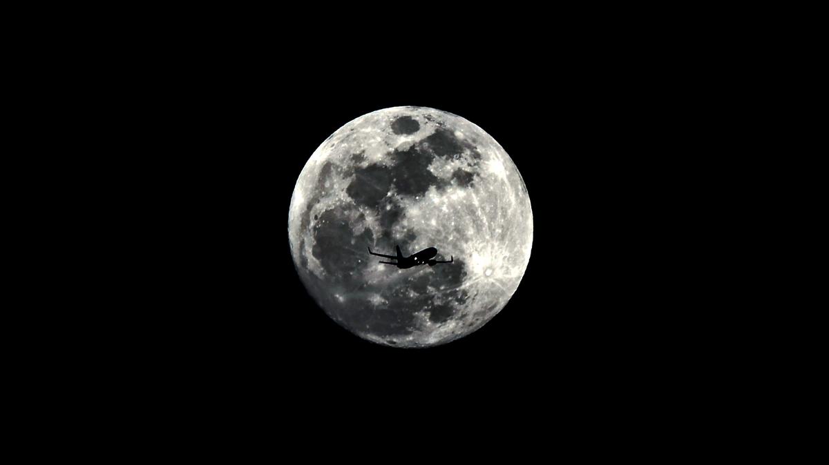 Kentucky stargazers can look forward to a full “snow” moon peak soon, as well as a planetary parade later in February. Here’s when to catch a glimpse.