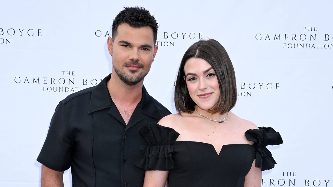 'Twilight' Star Taylor Lautner Reveals Sex of First Baby in Emotional Video 