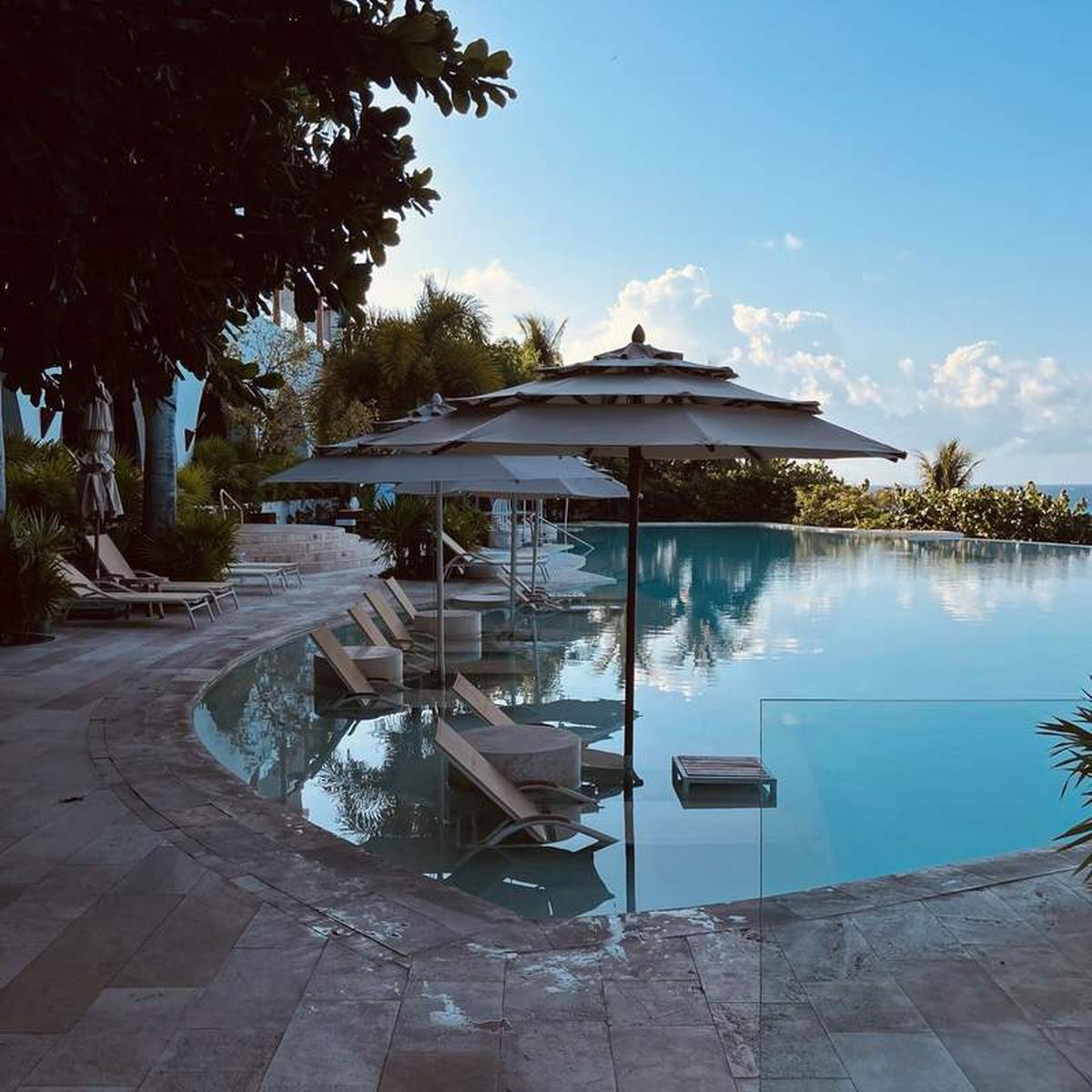  A gorgeous pool with seating organized for couples. Photo credit: Merle Rosenstein 