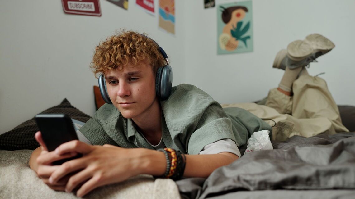 What Parents Need to Know About Their Teen's Screen Time 