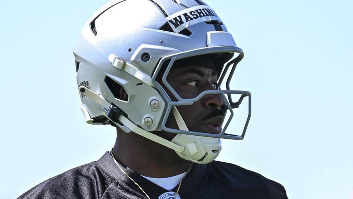  May 2, 2026; Henderson, NV, USA; Las Vegas Raiders running back Mike Washington Jr. (30) warms up during a Rookie Minicamp at Intermountain Health Performance Center. Mandatory Credit: Candice Ward-Imagn Images | Candice Ward-Imagn Images 