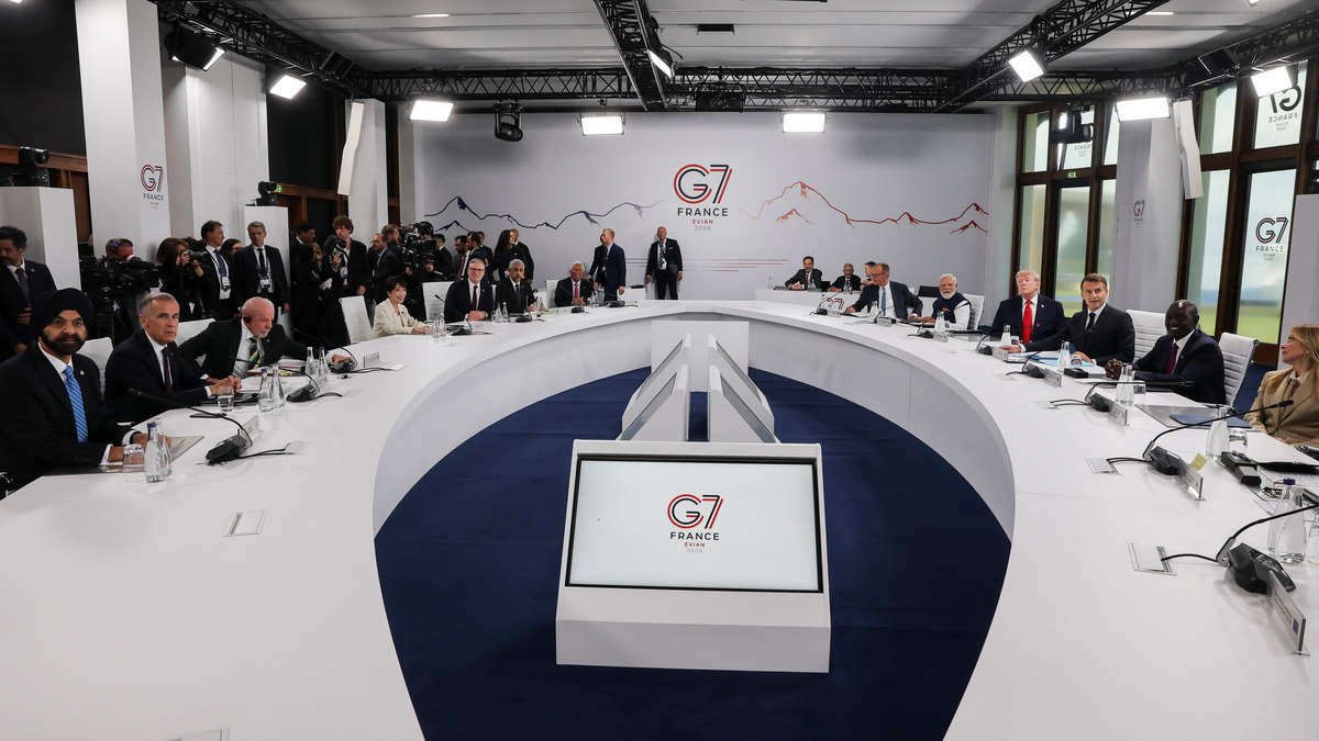 U.S. President Donald Trump, French President Emmanuel Macron, Canadian Prime Minister Mark Carney, Italian Prime Minister Giorgia Meloni, Japanese Prime Minister Sanae Takaichi, European Council President Antonio Costa, German Chancellor Friedrich Merz, India's Prime Minister Narendra Modi, Brazilian President Luiz Inacio Lula da Silva, Kenya's President William Ruto and British Prime Minister Keir Starmer attend a working session with G7 leaders and outreach partners on international investment partnerships during the G7 Summit in Evian-les-Bains, France, June 16, 2026. REUTERS/Christian Hartmann