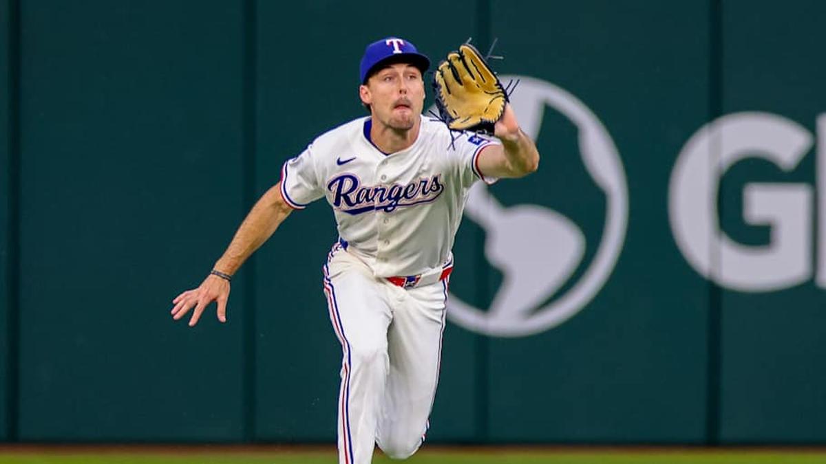  Rangers center fielder Evan Carter's bat has yet to adjust to the major leagues. | Andrew Dieb-Imagn Images 