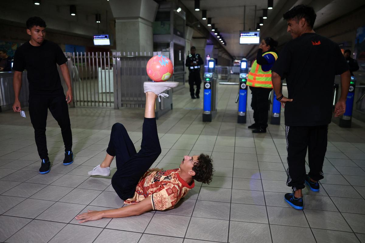 Freestyle soccer performer Osman Roa entertains travelers as LA Metro launches contactless credit and debit card fare payment and the LA Metro mobile app ahead of the FIFA World Cup, at Union Station in Los Angeles, California, U.S., May 28, 2026. REUTERS/David Swanson