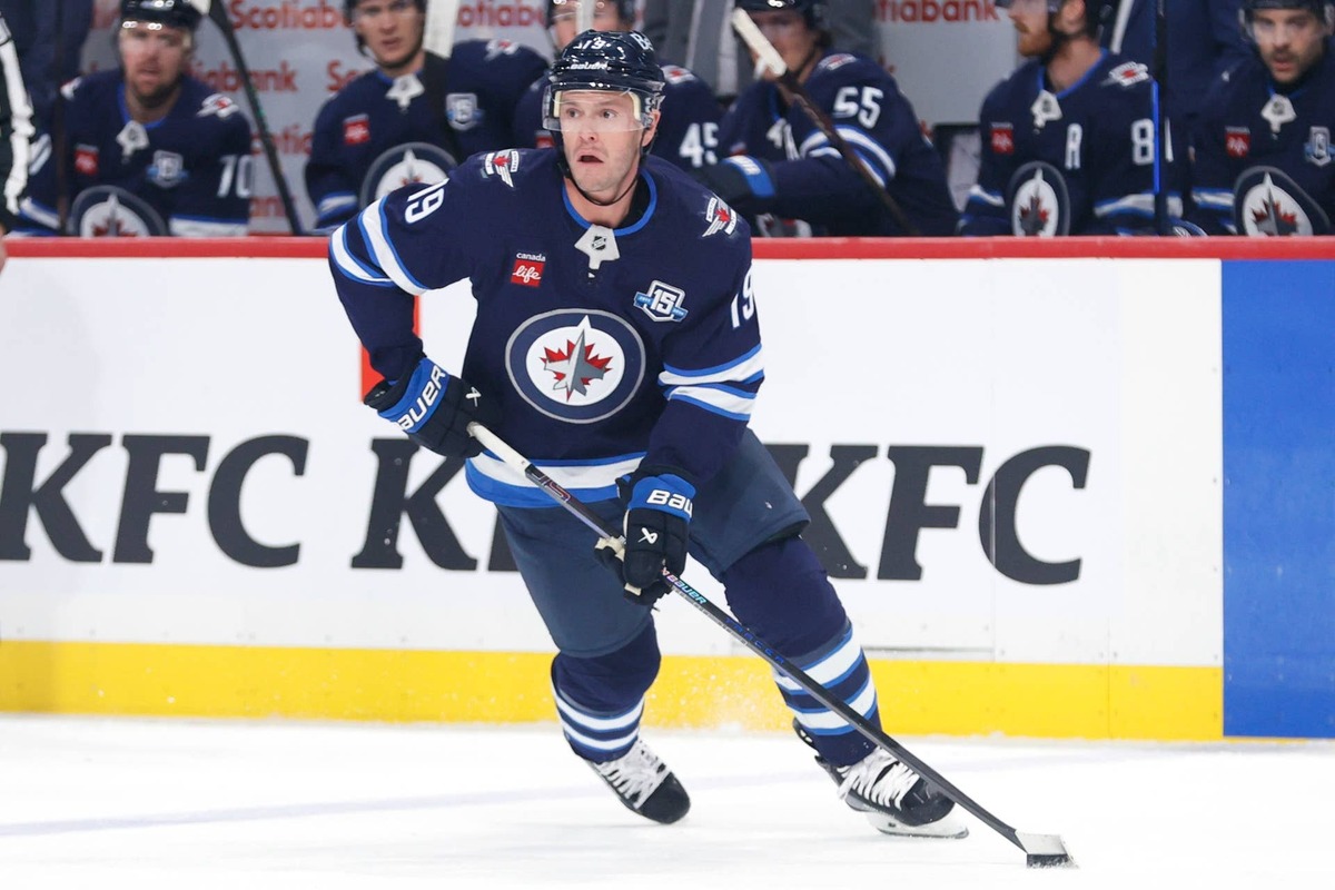  Winnipeg Jets center Jonathan Toews looks up the ice during a game against the Los Angeles Kings in the first period at Canada Life Centre. James Carey Lauder-Imagn Images
